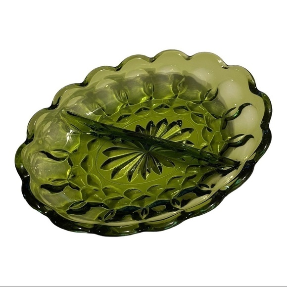 AVOCADO green 1970’s oval divided & scalloped relish dish by Anchor Hocking. - Picture 1 of 11